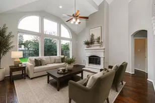 302 Trillium Dr, Sugar Land, TX 77479 - Photo 6