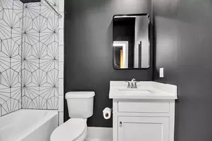 2303 Yupon St, Houston, TX 77006 - Photo 12