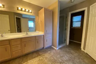 1221 Shadowlake Dr, Sealy, TX 77474 - Photo 4