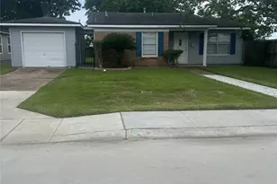 102 Forest Oaks Ln, Lake Jackson, TX 77566 - Photo 2