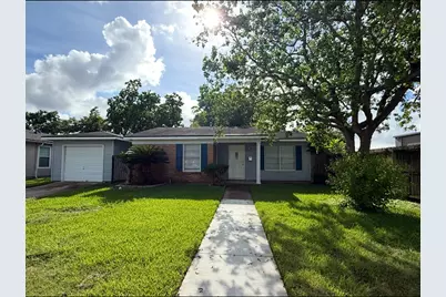 102 Forest Oaks Ln, Lake Jackson, TX 77566 - Photo 1