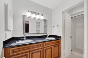 7505 Memorial Woods Dr, Houston, TX 77024 - Photo 26