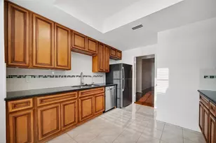 7505 Memorial Woods Dr, Houston, TX 77024 - Photo 14