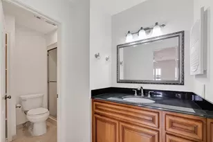 7505 Memorial Woods Dr, Houston, TX 77024 - Photo 20