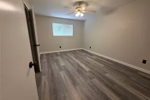12740 Shannon Hills Dr, Houston, TX 77099 - Photo 8
