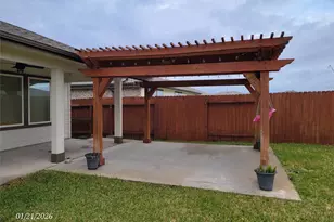 8215 Hush Hts Dr, Rosharon, TX 77583 - Photo 14