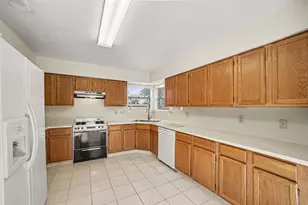 10038 Wayward Wind Ln, Houston, TX 77064 - Photo 12