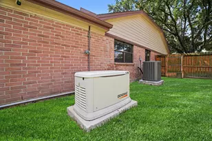 10038 Wayward Wind Ln, Houston, TX 77064 - Photo 32