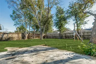 5874 Belcrest St, Houston, TX 77033 - Photo 22