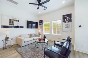 3008 Jensen Springs Ln, Houston, TX 77026 - Photo 10