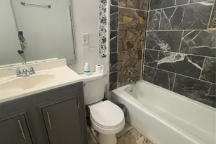 9113 Oak Knoll Ln, Houston, TX 77078 - Photo 18