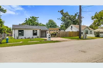 1913 Thonig Road, Houston, TX 77055 - Photo 2