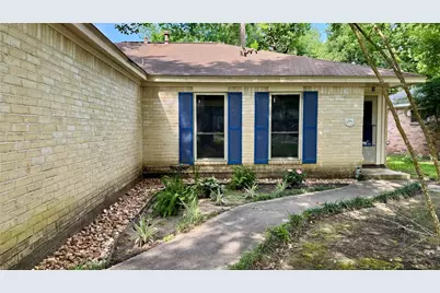 67 E White Willow Circle, The Woodlands, TX 77381 - Photo 2