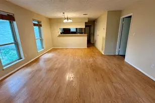 67 E White Willow Cir, The Woodlands, TX 77381 - Photo 4