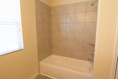 8706 Jc Oaks Circle, Houston, TX 77028 - Photo 12