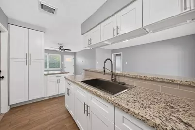 201 Inwood Ln, Highlands, TX 77562 - Photo 6