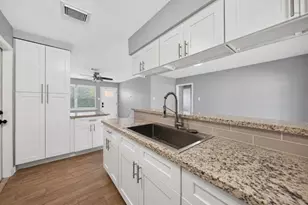 201 Inwood Ln, Highlands, TX 77562 - Photo 6