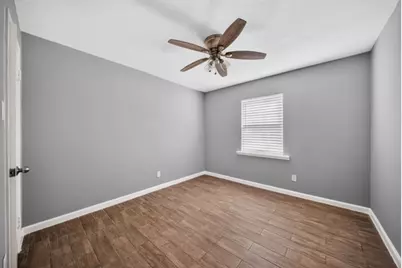 201 Inwood Ln, Highlands, TX 77562 - Photo 10