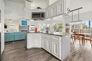 13318 Binnacle Way, Galveston, TX 77554 - Photo 16