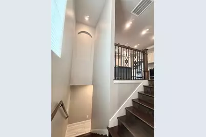 2116 Couch Street, Houston, TX 77008 - Photo 6