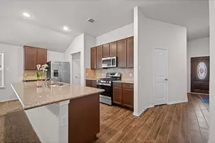 918 Willow Timber Dr, Houston, TX 77090 - Photo 2