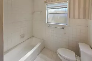 10806 Inwood Dr, Houston, TX 77042 - Photo 22