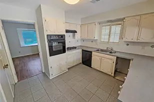 10806 Inwood Dr, Houston, TX 77042 - Photo 10
