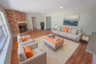 10806 Inwood Dr, Houston, TX 77042 - Photo 2