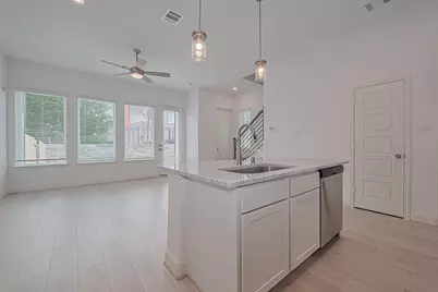 1609 Regents Court, Houston, TX 77055 - Photo 12