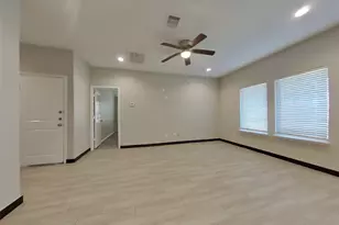 8523 Aster Gln Wy, Rosharon, TX 77583 - Photo 2