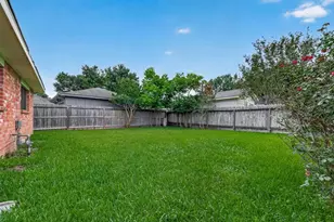 1519 Hitherfield Dr, Sugar Land, TX 77498 - Photo 14