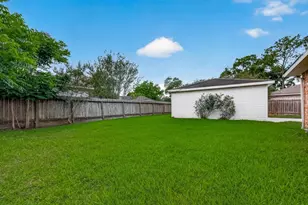 1519 Hitherfield Dr, Sugar Land, TX 77498 - Photo 16