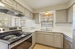 10827 Sugar Hill Dr, Houston, TX 77042 - Photo 10