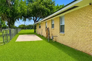 116 Oleander St, Lake Jackson, TX 77566 - Photo 6