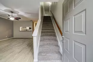 9800 Pagewood Ln, Houston, TX 77042 - Photo 2