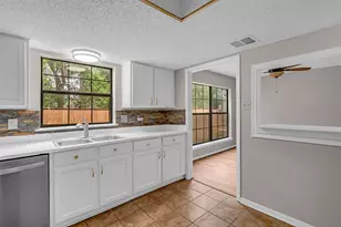 9207 Barr Cir, Houston, TX 77080 - Photo 22