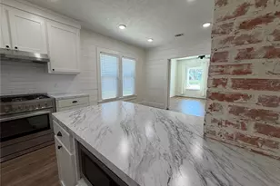 402 W Third St, Brenham, TX 77833 - Photo 6