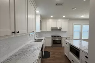 402 W Third St, Brenham, TX 77833 - Photo 8