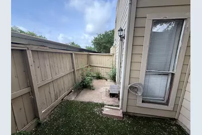 9333 Pagewood Lane, Houston, TX 77063 - Photo 6