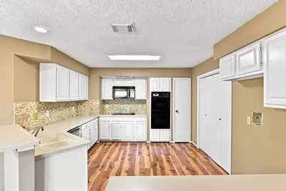 428 Old Course Dr, Friendswood, TX 77546 - Photo 8
