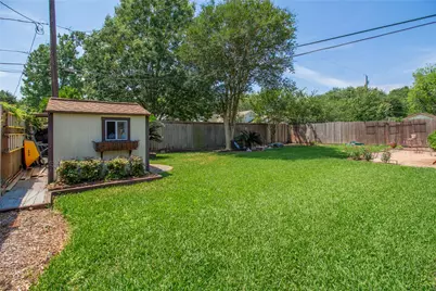 2107 Bron Holly Drive, Houston, TX 77018 - Photo 18