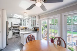 2107 Bron Holly Dr, Houston, TX 77018 - Photo 4