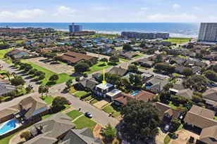 7705 Beaudelaire Cir, Galveston, TX 77551 - Photo 2
