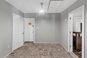 8617 Woodruff St, Houston, TX 77012 - Photo 12