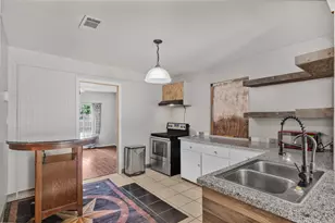 8617 Woodruff St, Houston, TX 77012 - Photo 6