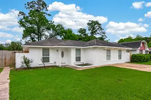 6311 Tall Willow Dr, Houston, TX 77088 - Photo 2