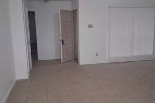 6823 Castleview Ln, Houston, TX 77489 - Photo 2