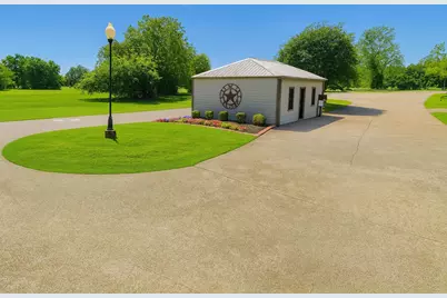 1805 Apache, Angleton, TX 77515 - Photo 2