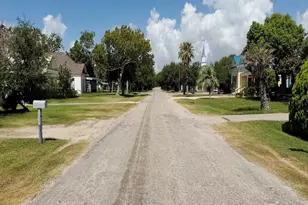 211 Morton Ave, Palacios, TX 77465 - Photo 2