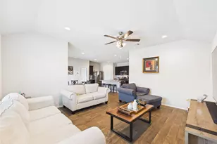 3919 Hawaiian Ct, Baytown, TX 77521 - Photo 16